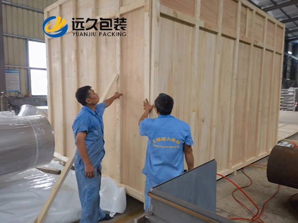确定木箱材料和尺寸的具体选择需要综合考虑多个因素